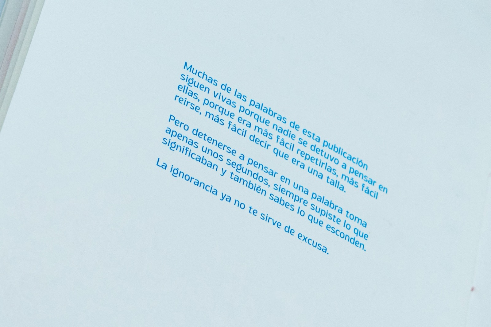 Página del fanzine Hablemos de hablar con un texto sobre el peso de las palabras